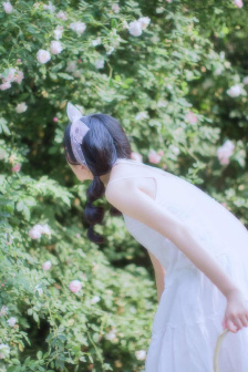《年轻的女教师》在线